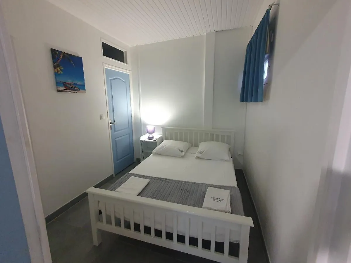 Les 4L - Bleu Ocean Daire Le Carbet Martinik